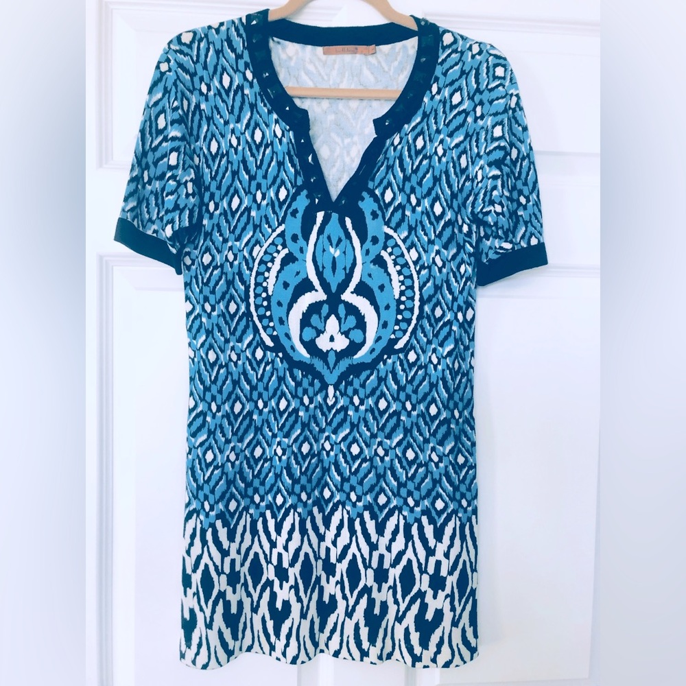 Printed , blue, black, & white short sleeve tunic sweater